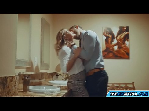 ❤️ Nuair a mheallann blonde busty tú i seomra scíthe poiblí ❤  Porn  ag ga.xxxnd-com.ru
